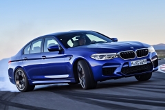BMWM5MK6_01