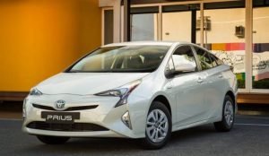 Novo-Toyota-Prius-2017-04