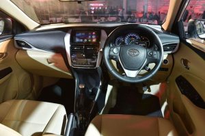 ToyotaYaris2018_07